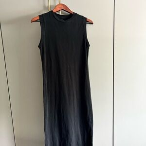 Universal Thread Black Sleeveless Sheath Midi Dress